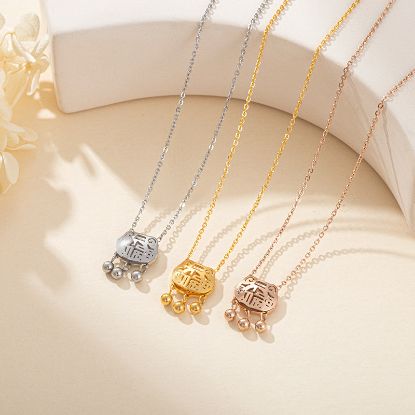Picture of Euro-minimalist sunflower pendant—new-season essential